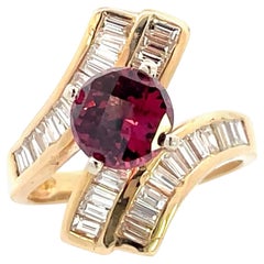 Vintage Contemporary 14K Yellow Gold Ring W/ Garnet & Baguette Diamonds 