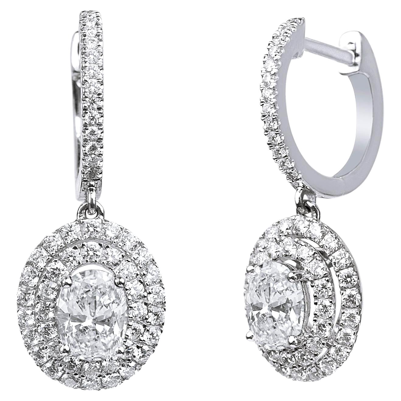 Boucles d'oreilles Halo en or 18 carats certifiées par le GIA et composées de diamants de taille ovale de 2,5 TCW