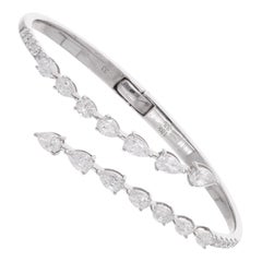 Bracelet manchette enveloppant en or blanc 14 carats avec diamants taille poire et rond, bijouterie fine