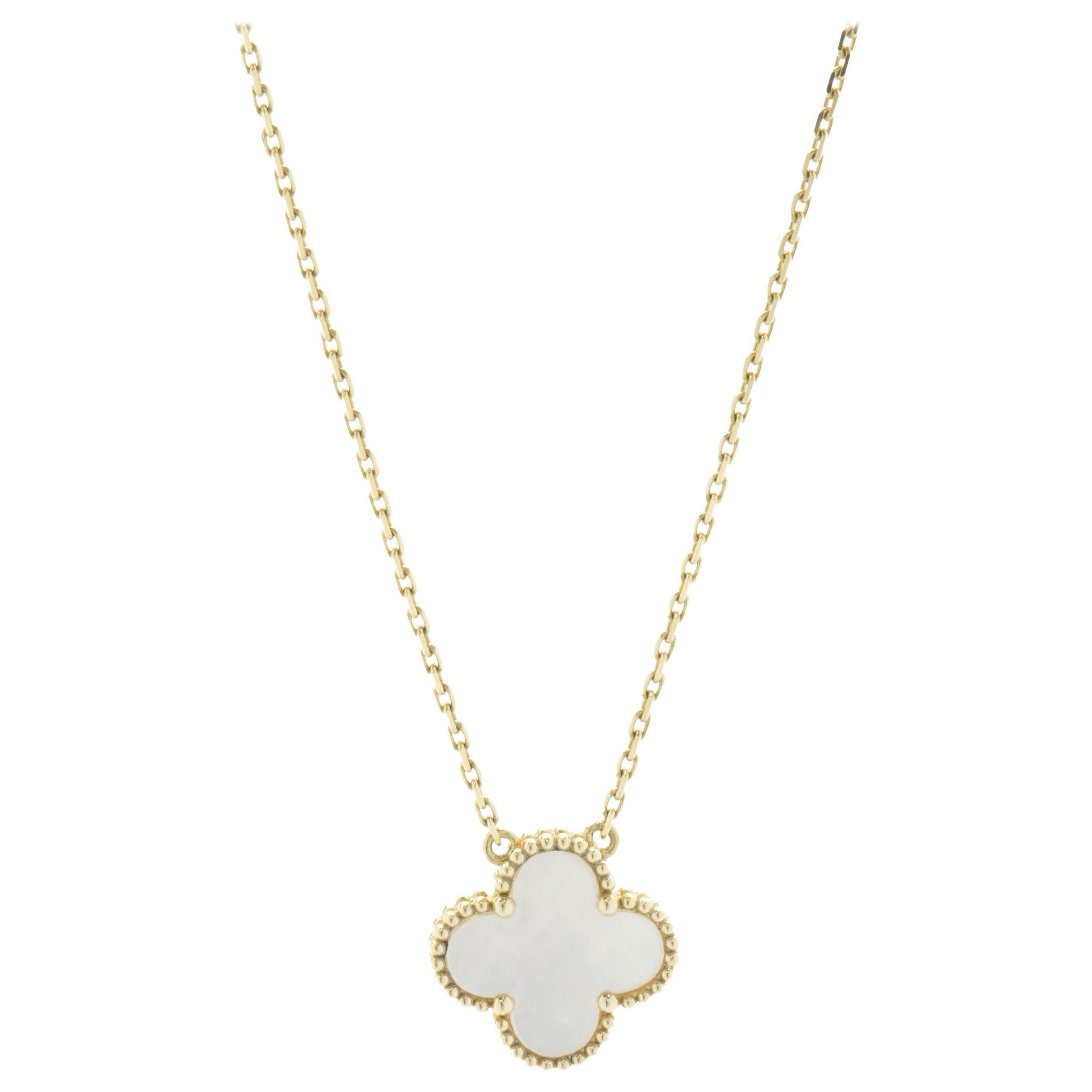 18 Karat Yellow Gold Mother of Pearl Clover Solitaire Necklace