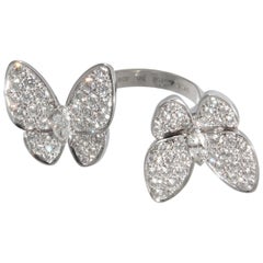 Van Cleef & Arpels Bague à deux papillons en or blanc 18 carats et diamants 1,67 carat
