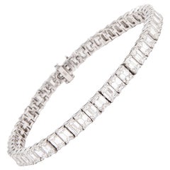 Alexander Bracelet tennis en or blanc 18 carats avec diamants taille émeraude de 12,65 carats