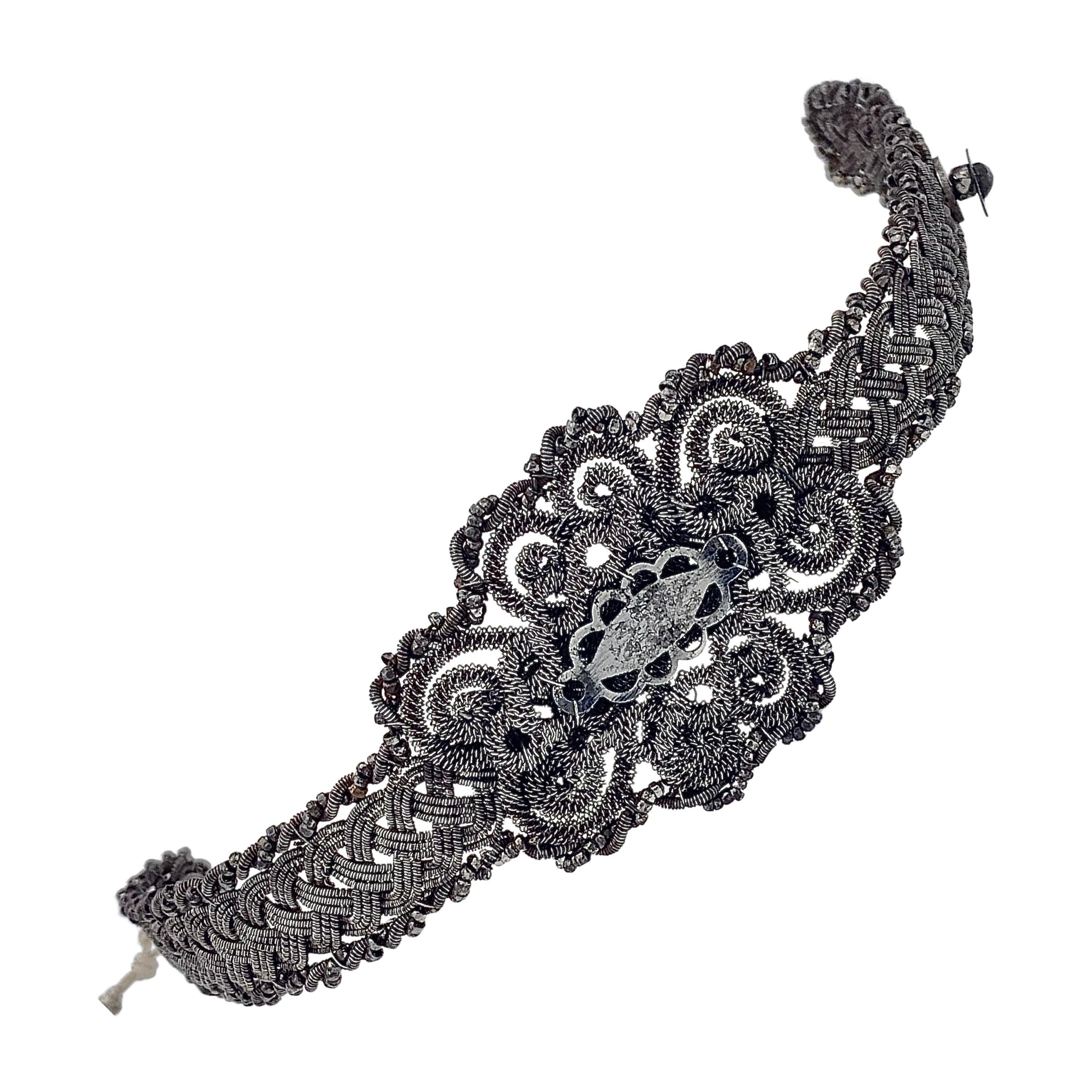 Antikes Armband Schlesischer Draht Eisendraht Mesch Polierter Stahl Ewigkeitsknoten im Angebot