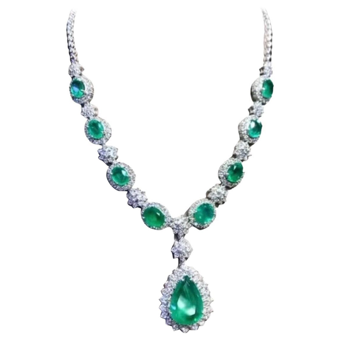 AIG Certified 29.50 Ct Zambian Emeralds 10 Ct Diamonds  18K Gold Necklace 
