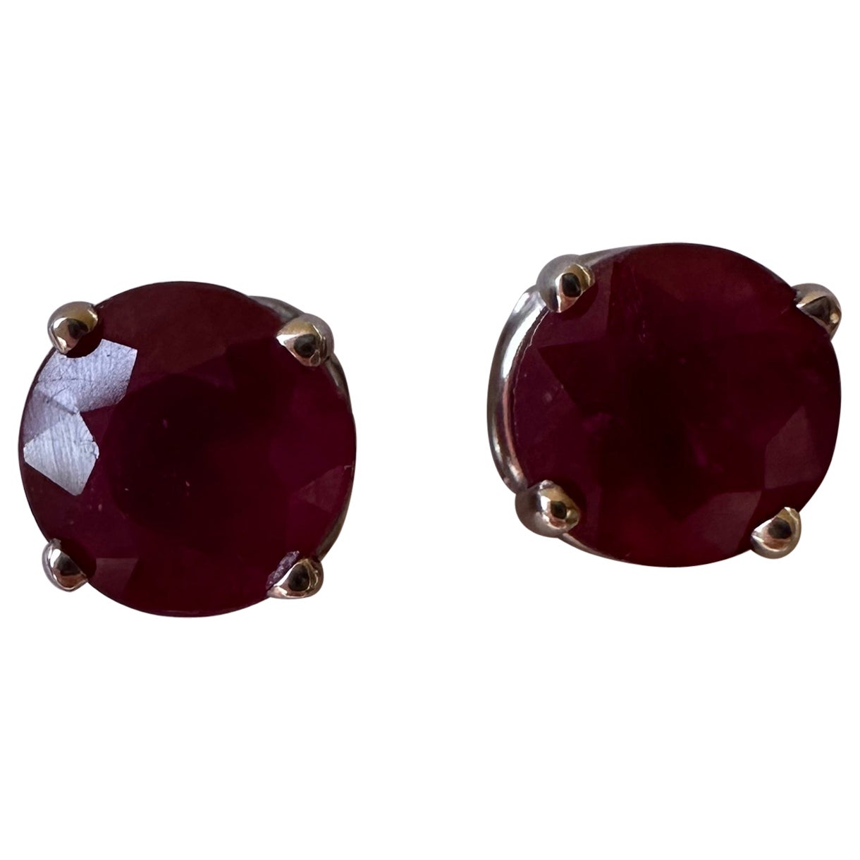 5mm ruby studs 14KT gold natural ruby stud earrings  For Sale