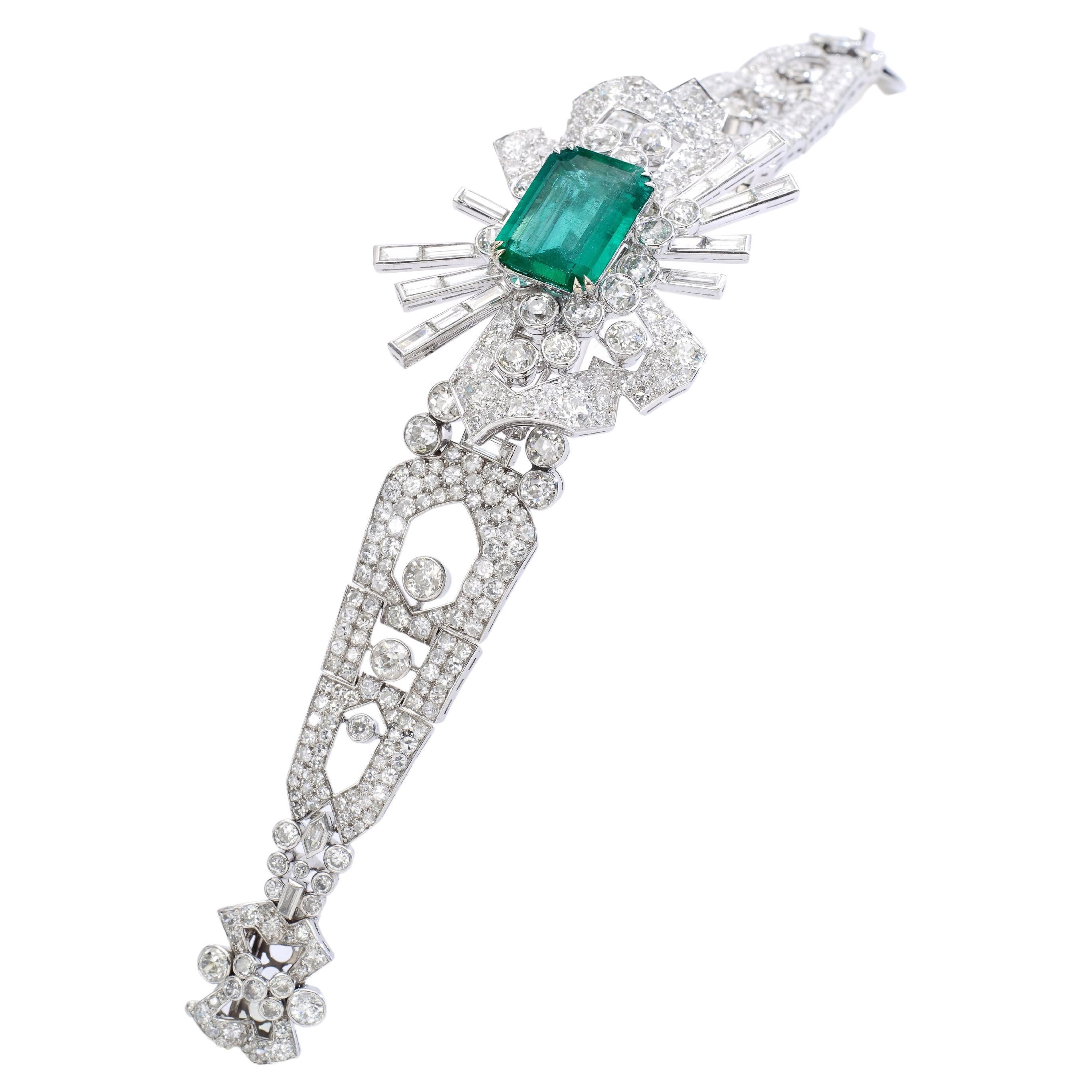 Unique Retro piece.
Diamond old-mine cut and natural Zambian Emerald approximately 9.50 carats on Platinum Bracelet convertible Brooch.
Circa 1940.
