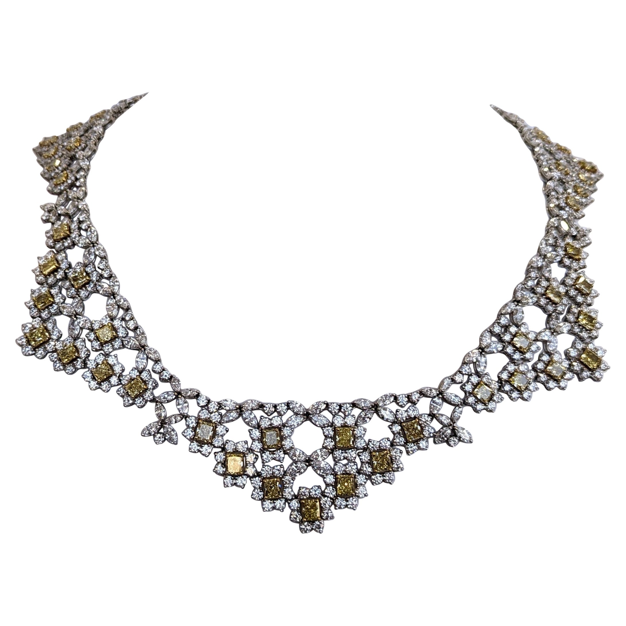 Collier radiant en platine et or jaune 18 carats avec diamants jaunes et diamants blancs