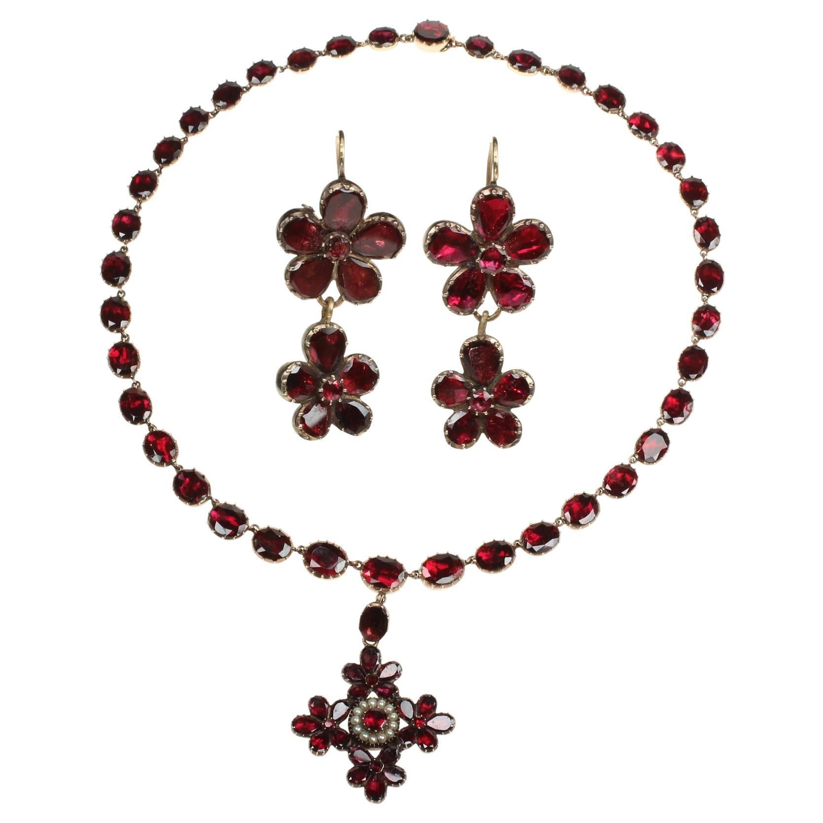 1820s Garnet Pearl Gold Floral Necklace Pendant Earrings Set For Sale