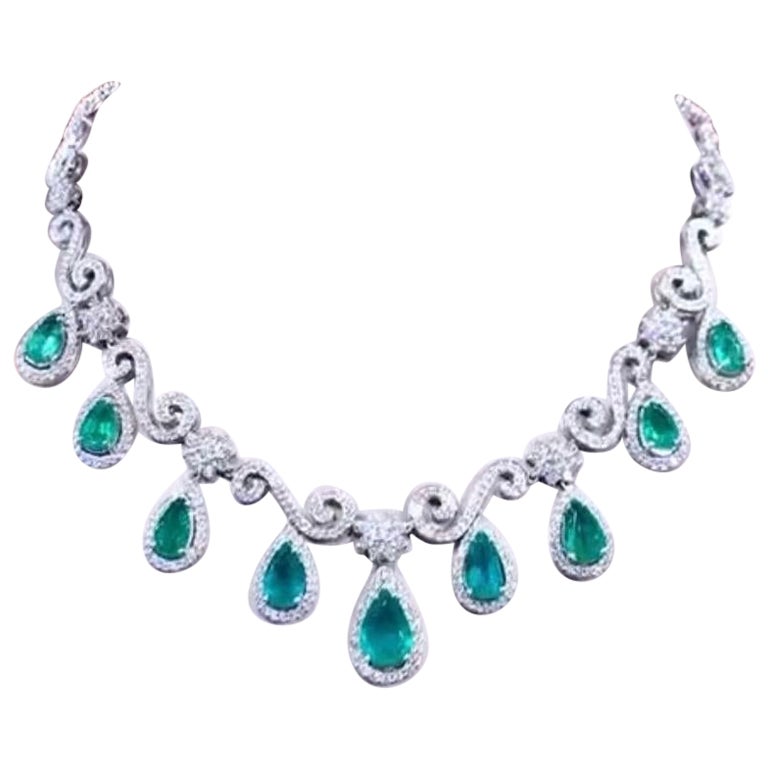 AIG Certified 22.75 Ct Zambian Emerald 8.53 Ct Diamonds 18K Gold Necklace 