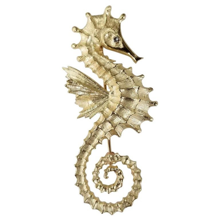 14 Karat Yellow Gold Diamond "Sea Horse" Pin For Sale