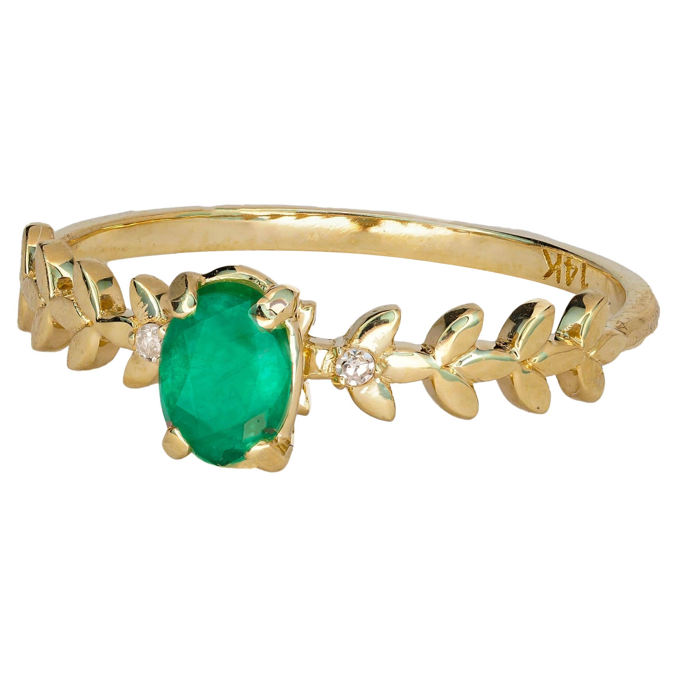 Oval emerald ring in 14k gold