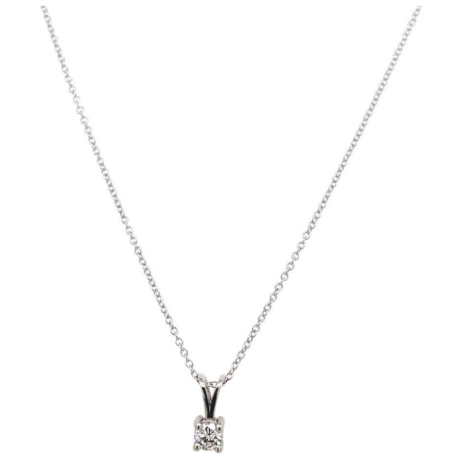 Pendentif en or blanc 18 carats avec chaîne et diamant rond de 0,18 carats taillé en brillant