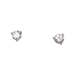 Boucles d'oreilles solitaires en or blanc 18ct avec diamant de 0,20ct à 3 griffes