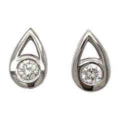 Boucles d'oreilles solitaires en or blanc 18 carats avec diamant naturel en forme de poire