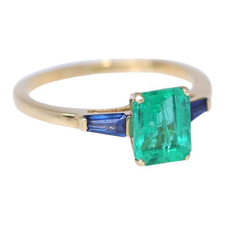 1.38 Karat Smaragd-Saphire-Ring aus 18 Karat Gelbgold, 2022 im Angebot
