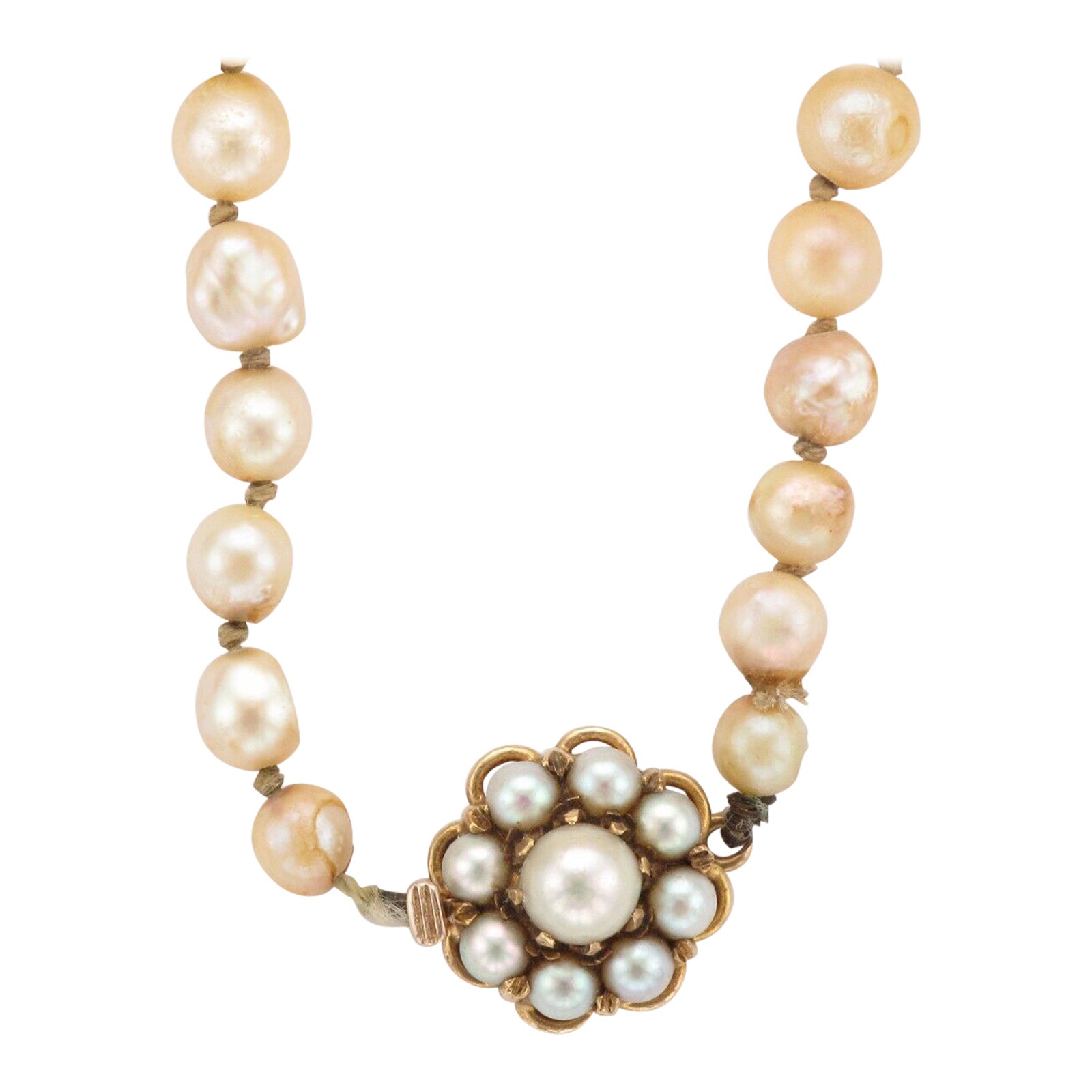 Abgestufte Perlenkette mit 9-karätiger Perlenschließe im Angebot