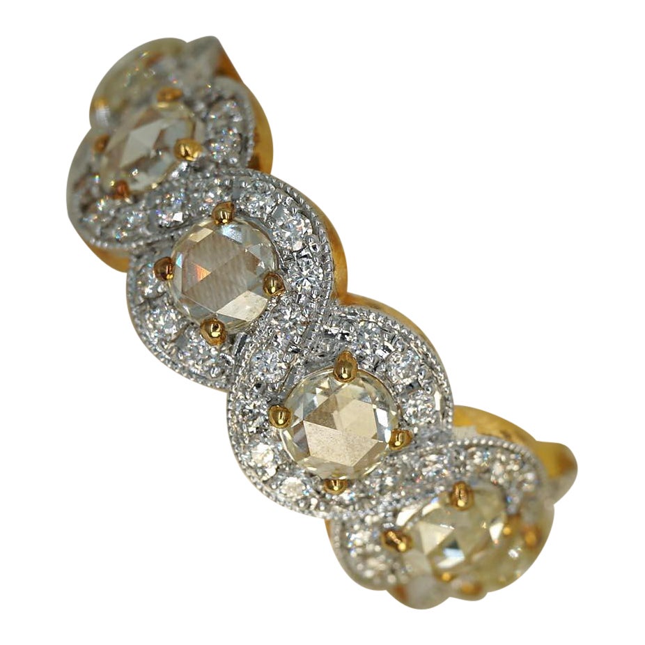 Bague en or 18 carats avec diamants blancs de fantaisie en vente