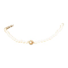 Collier de perles de culture avec très joli fermoir en or jaune 9 carats et perles
