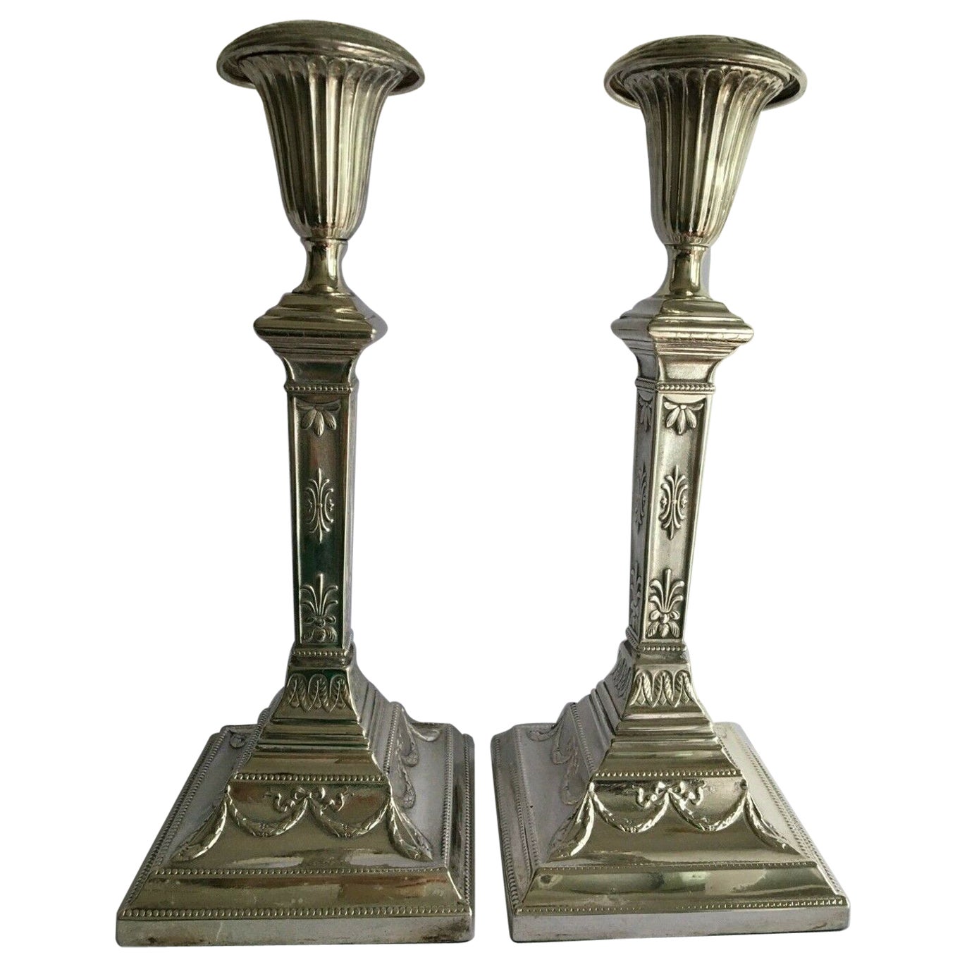 Paire de magnifiques chandeliers en métal argenté polonais