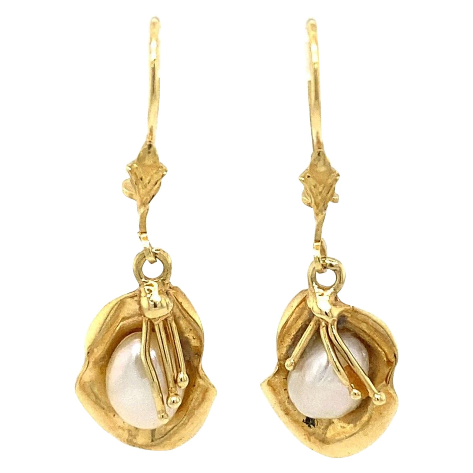 Boucles d'oreilles pendantes en or jaune 14ct avec perles d'eau douce et crochets en vente