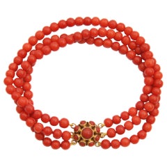 Bracelet perlé vintage à trois rangs de corail naturel