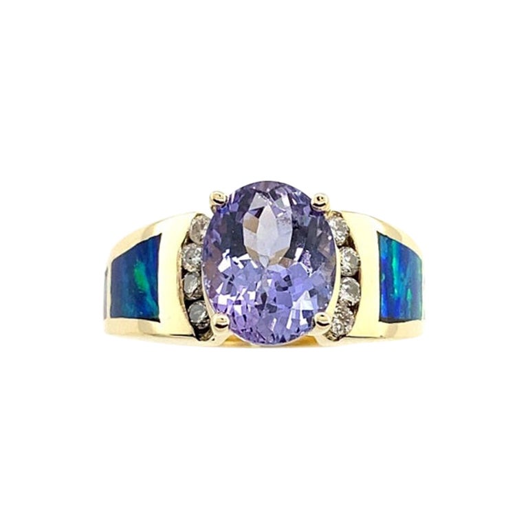 Tanzanite ovale de 3,0ct sertie de 8 diamants naturels en or jaune 14ct