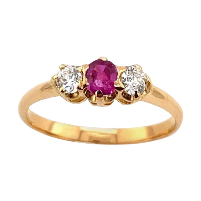 Ruby & Natural Diamond 3-Stone Ring Set in 18ct Yellow Diamond For Sale