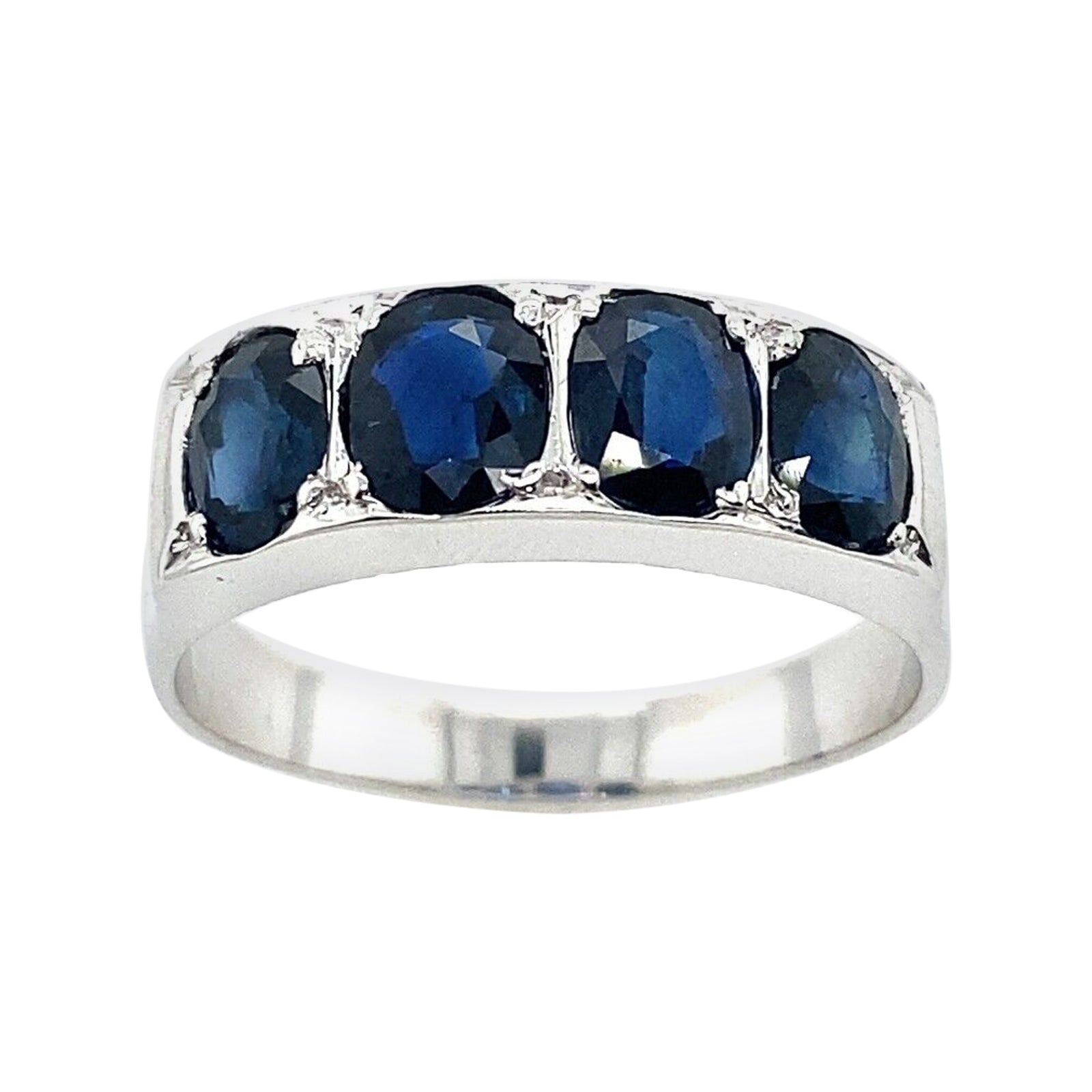 Vintage 5-Sone Oval Sapphire Ring Set in 8ct White Gold For Sale