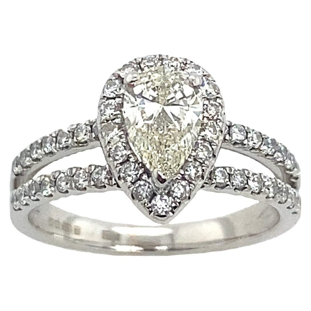 Diamante naturale a forma di pera da 0,50 ct K/IF incastonato in oro bianco 18 ct con certificato GIA