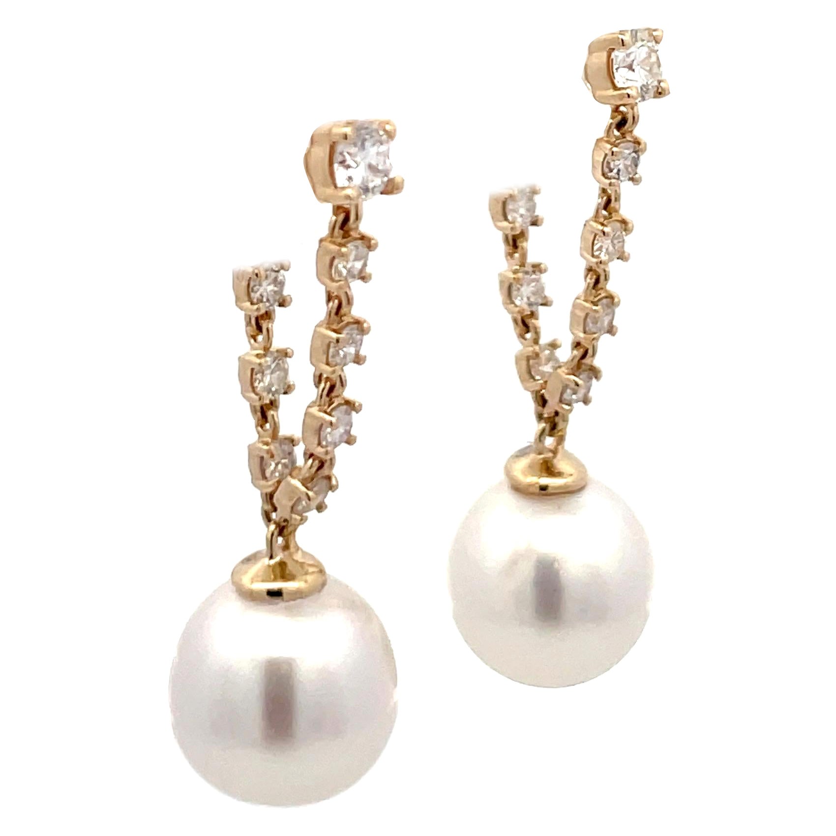 Chaîne d'oreilles pendantes en or jaune 14 carats avec perles des mers du Sud de 0,65 carat  en vente