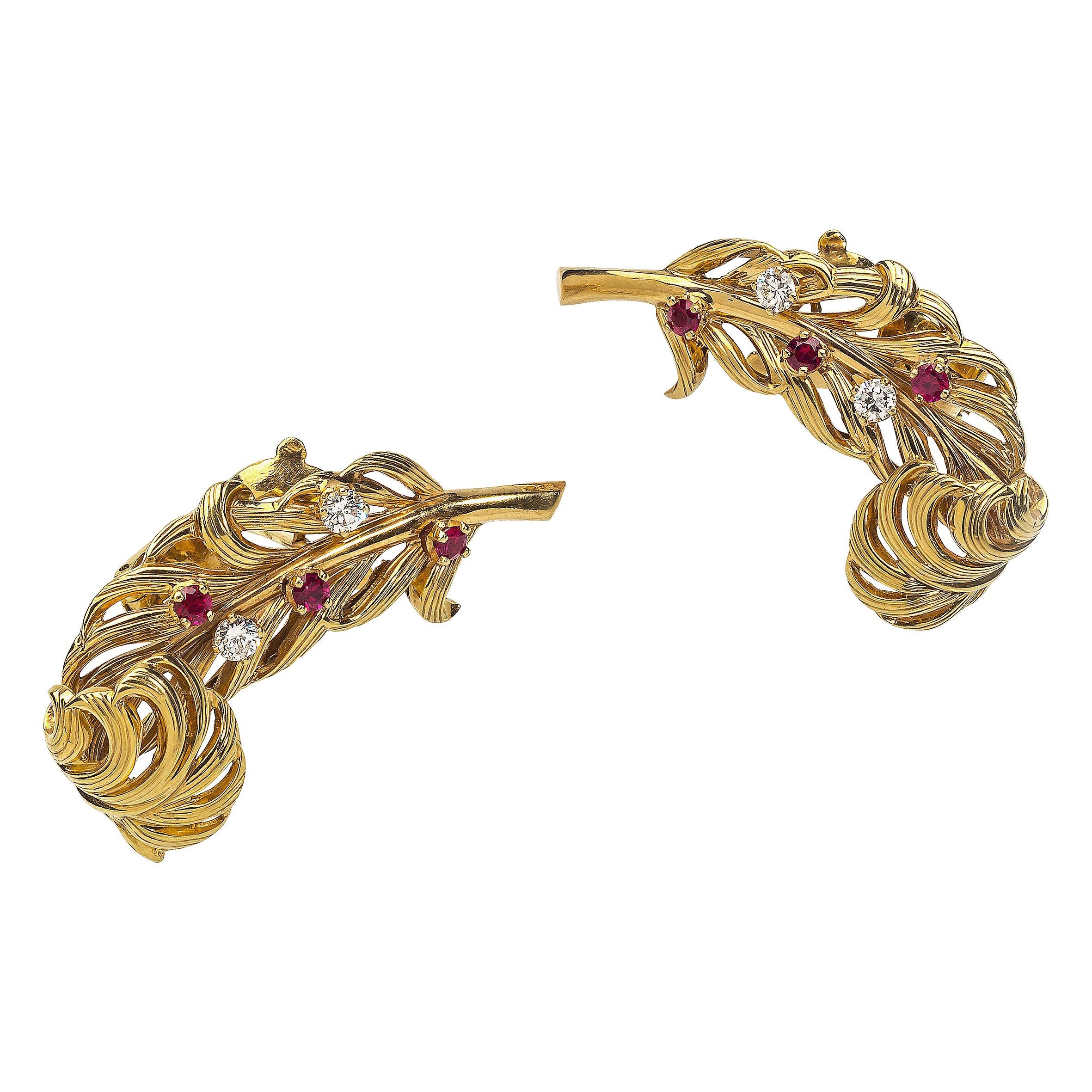 Modern Vintage Boucheron Paris Clip On Diamond Ruby 18 Karat Gold Feathers  