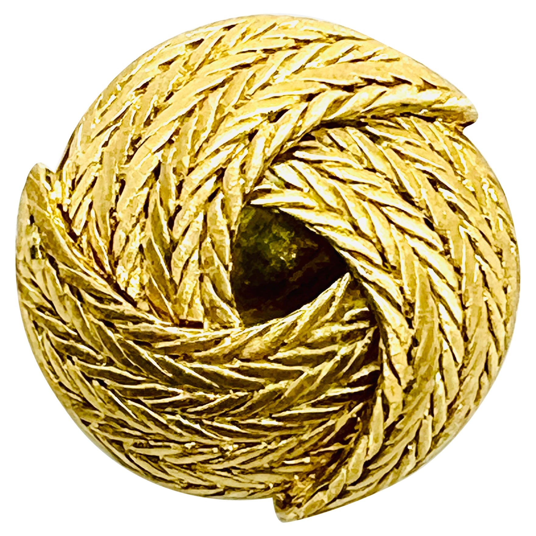 Designer Buccellati 18K yellow Gold 32mm Round woven basket weave brooch For Sale