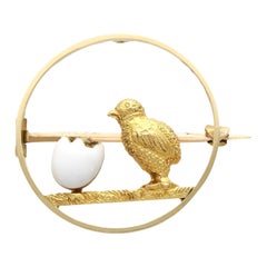 Viktorianische Chick- und Eierbrosche aus 15 Karat Gelbgold
