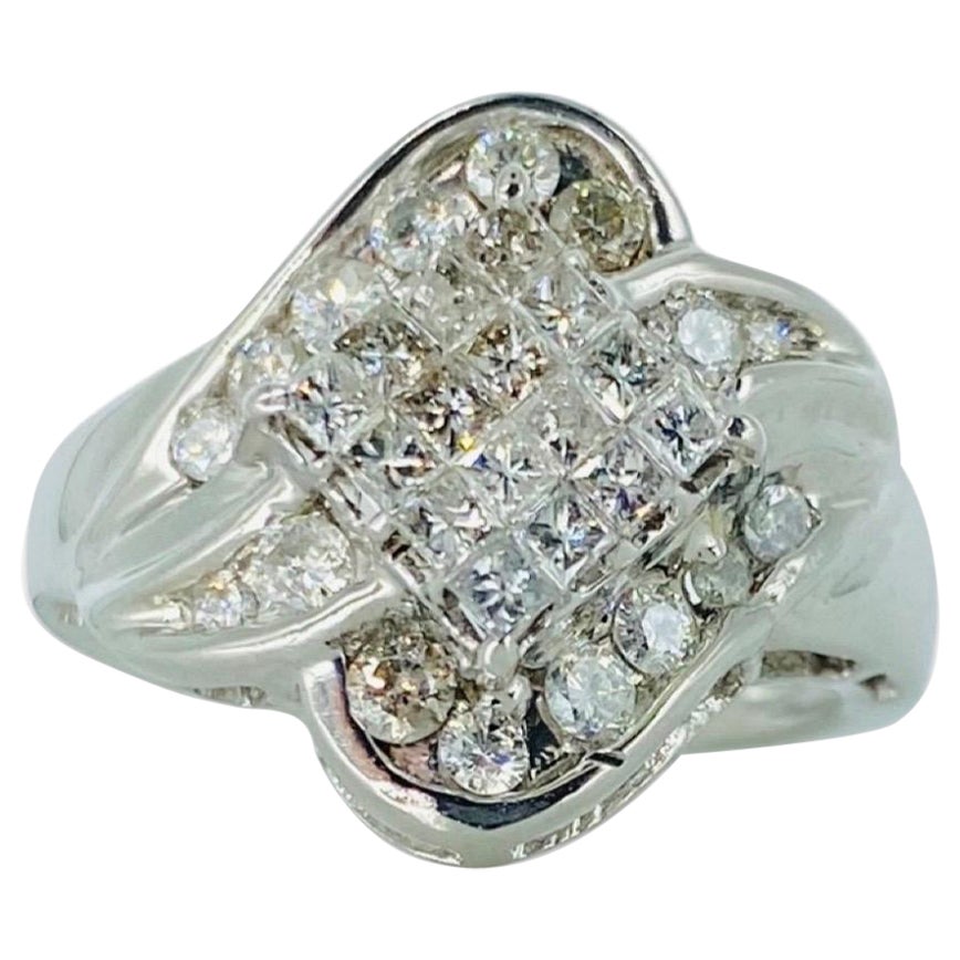 Vintage 1.50 Carat Princess & Round Cut Diamonds Cluster Ring 14k White Gold For Sale