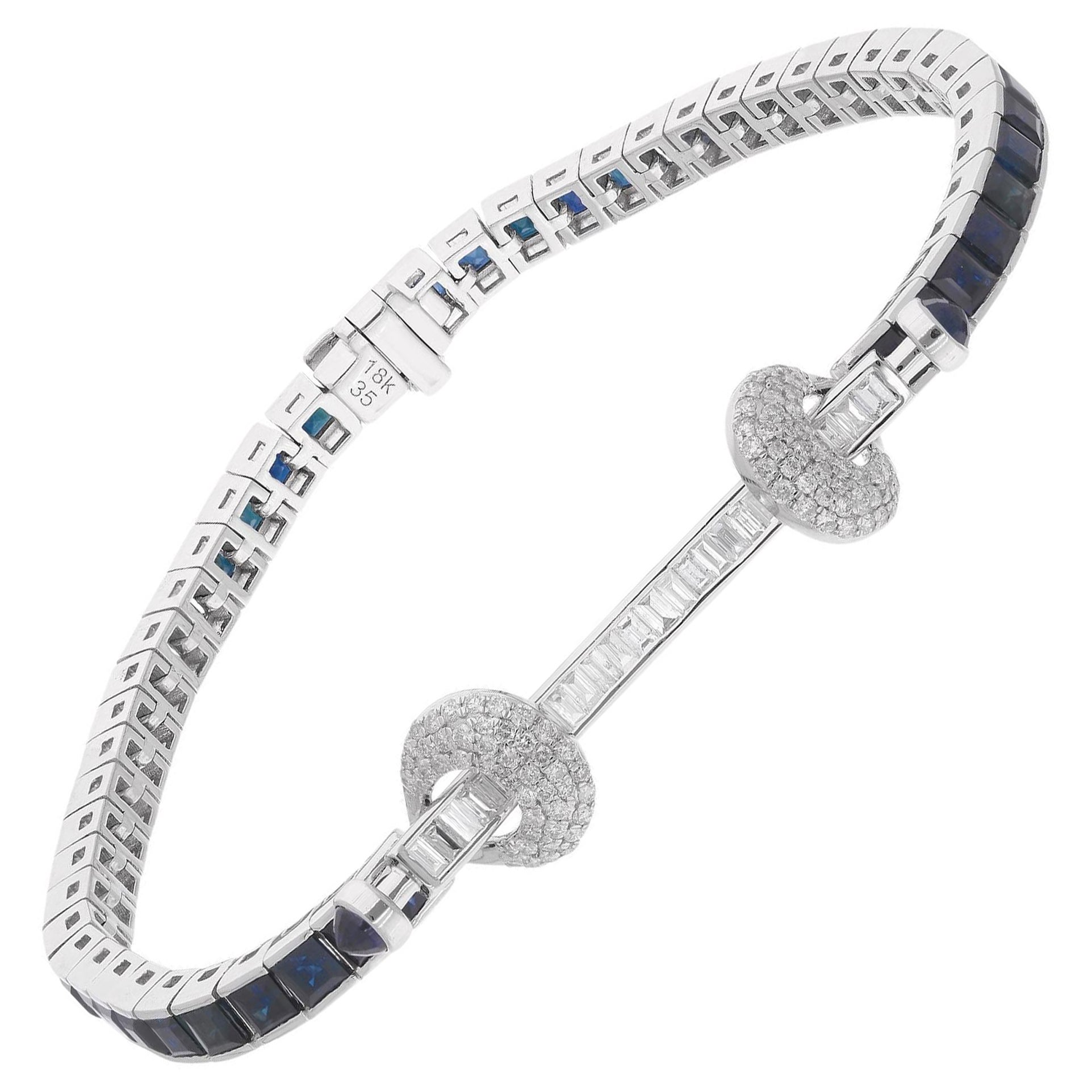 Bracelet artisanal en or blanc 14 carats avec diamants baguettes et saphirs bleus en vente