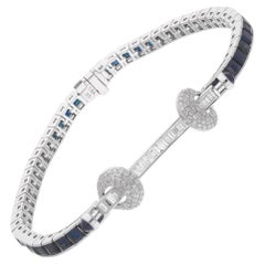 Bracelet artisanal en or blanc 14 carats avec diamants baguettes et saphirs bleus