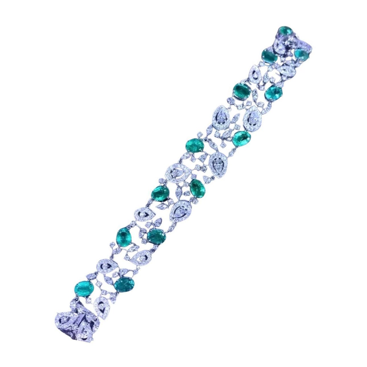 AIG Certified 16.62 Ct Zambian Emeralds  10.82 Ct Diamonds 18k Gold Bracelet  For Sale