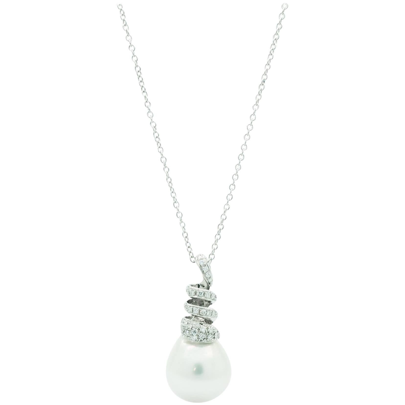 Ferrucci australische weiße Perlenkette aus 18 Karat Gold mit weißen Diamanten im Angebot