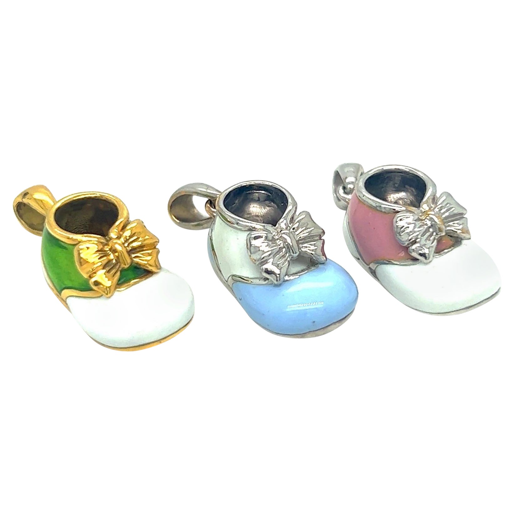18KT Yellow Gold Baby Shoe Charm Green/ White Enamel With YG Bow For Sale