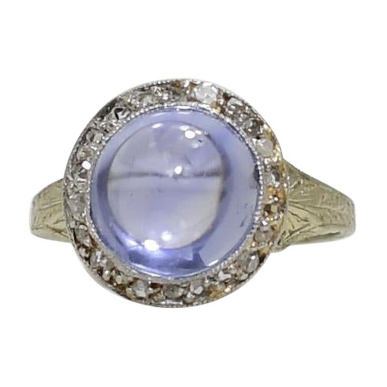 Art Deco Ring aus 18 Karat Weißgold mit unbehandeltem blauem Saphir und Diamant-Halo R-923SPT1-N