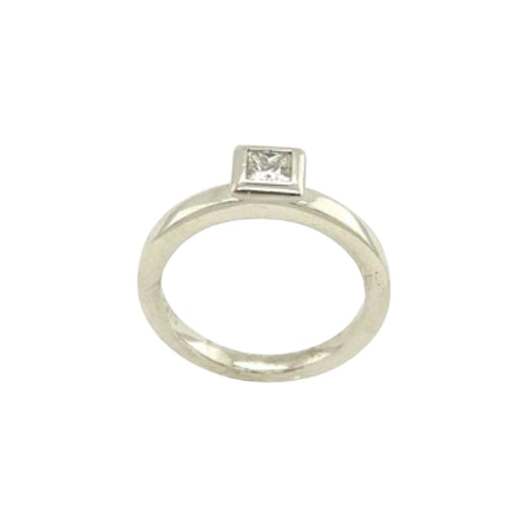 Unique 0.24ct Princess Cut Solitaire Ring in 18ct Gold by Meister For Sale