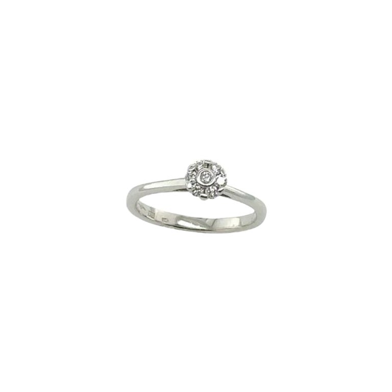 Diamond Solitaire Cluster Ring in 14ct White Gold For Sale
