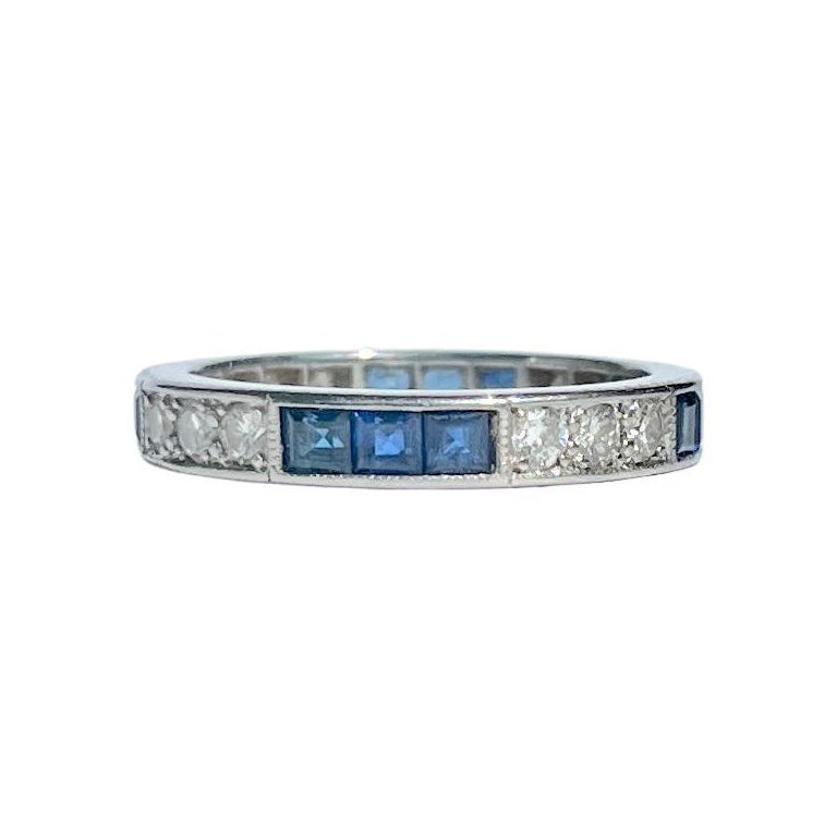 Platin-Eternity-Ring mit Saphiren und Diamanten im Art déco-Stil im Angebot