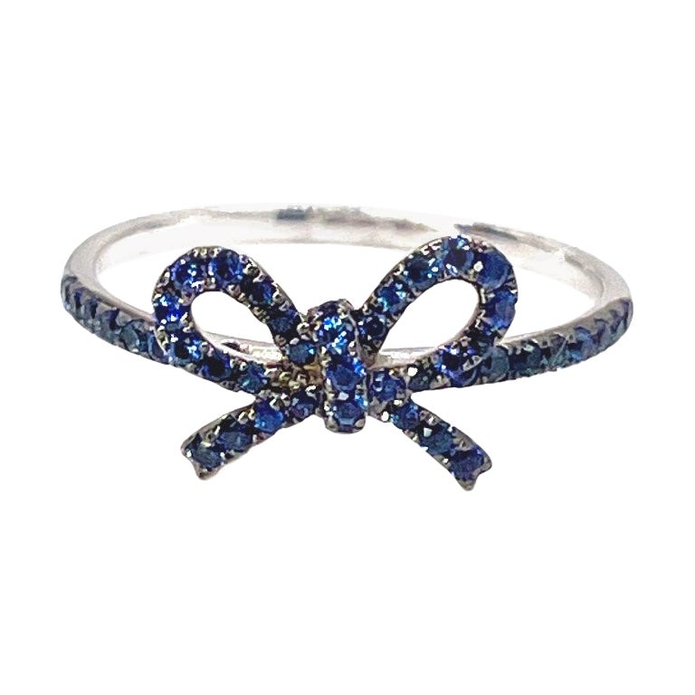 The Papillan Sapphire Bow Ring in White Gold For Sale