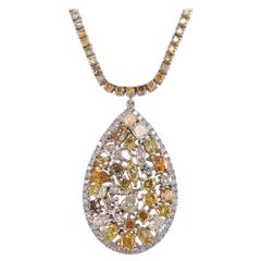 PAS DE RÉSERVE !  -  10.67 Cttw Fancy Diamonds Collier et pendentif en or blanc 14K