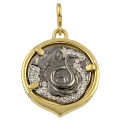 Pendentif de pièce de monnaie serpent en or et diamants