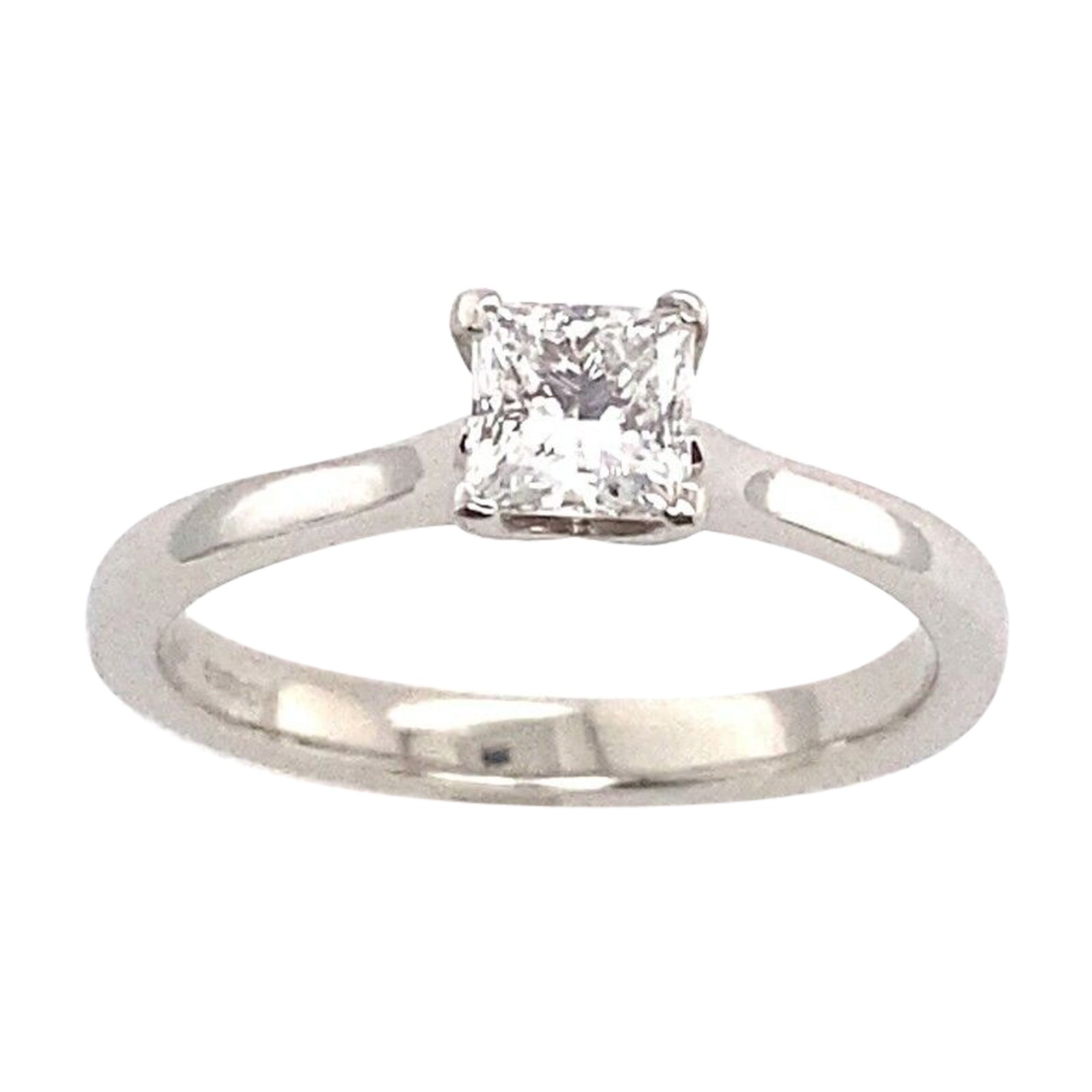 Bague solitaire en platine avec diamant taille princesse de 0,40ct