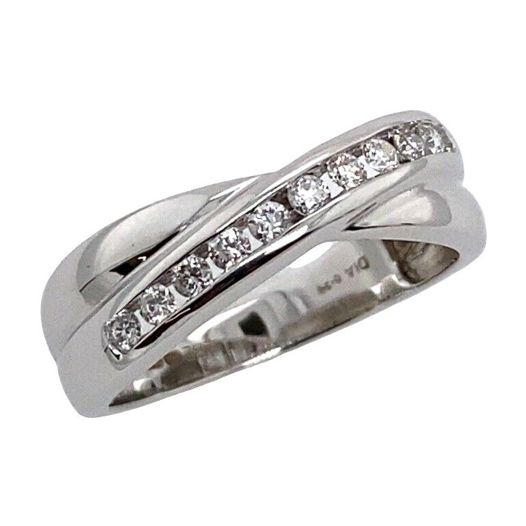 18ct White Gold Diamond Set Channel Set Crossover Ring with 0.25ct of Diamonds For Sale