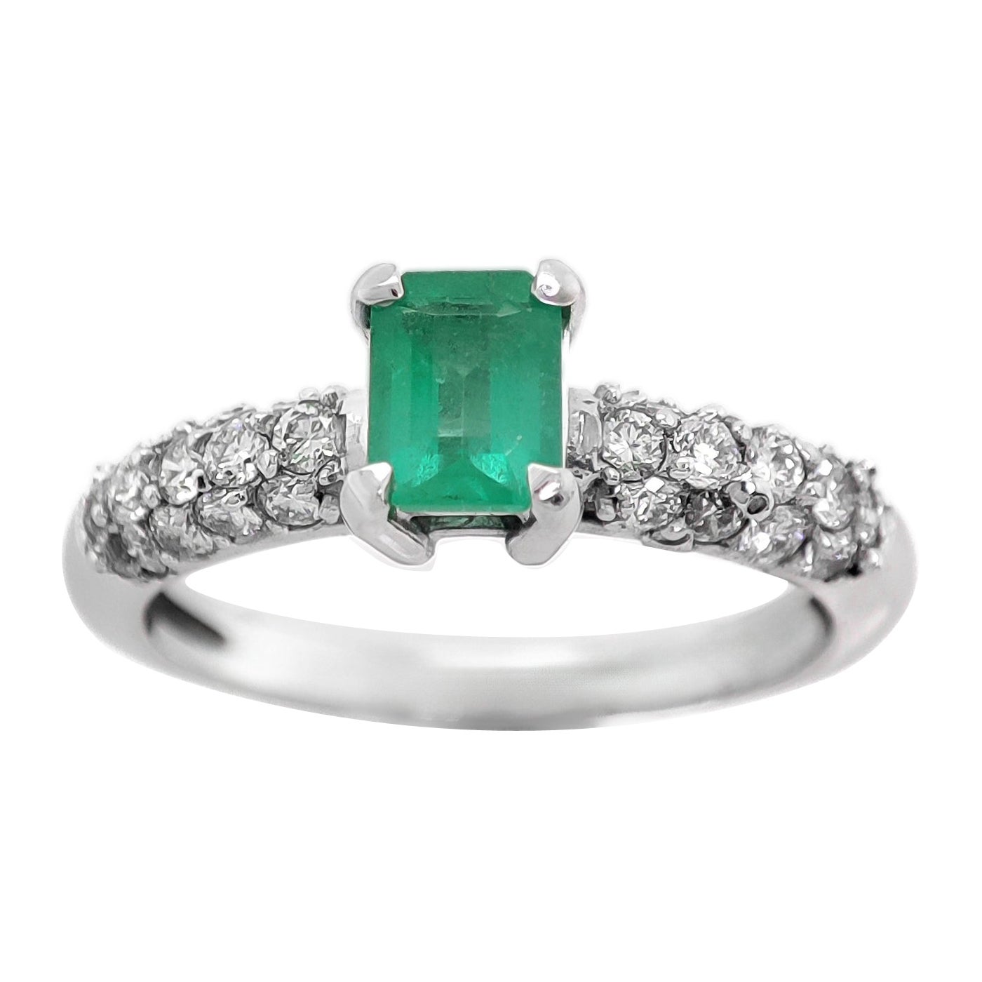 NO RESERVE 0.87CTW Green Emerald and Diamond 14K white Gold Ring For Sale
