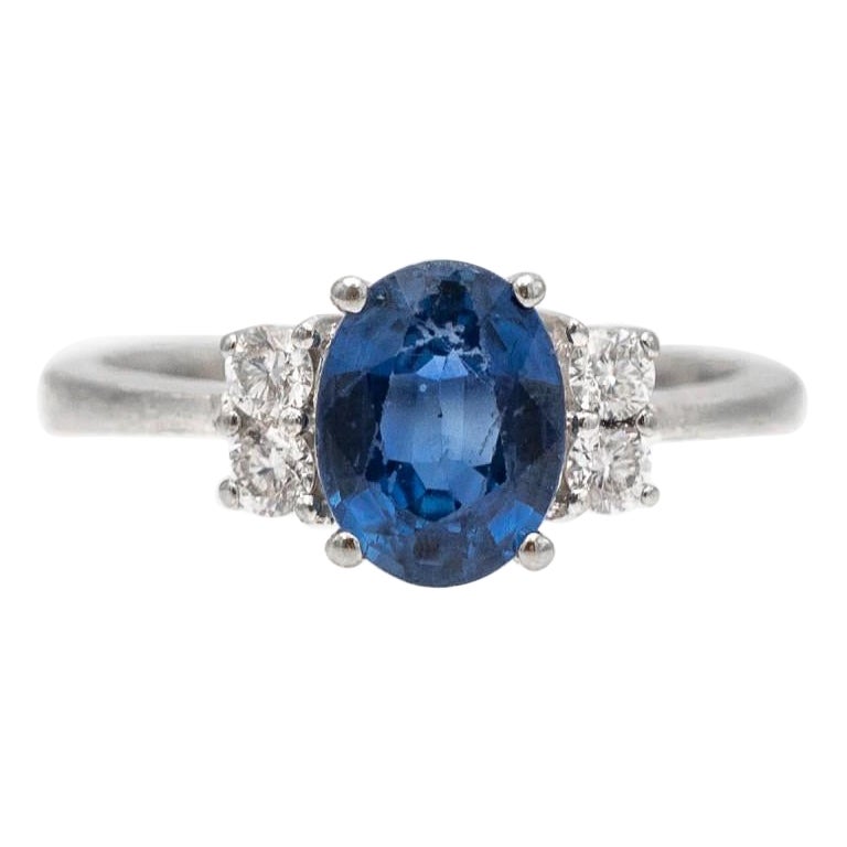 Modern pre-owned white gold ring with oval sapphire and diamonds For Sale